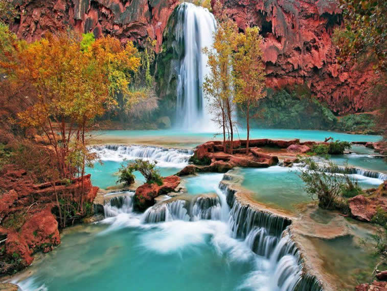 Wasserfall und Höhle